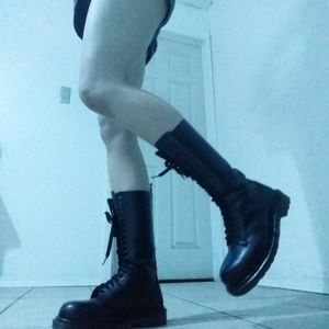 20 eye holes knee high made in England dr martens